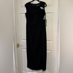 NWT SLNY Elegant Sleeveless Black Gown with Embellishment and side split Size 12